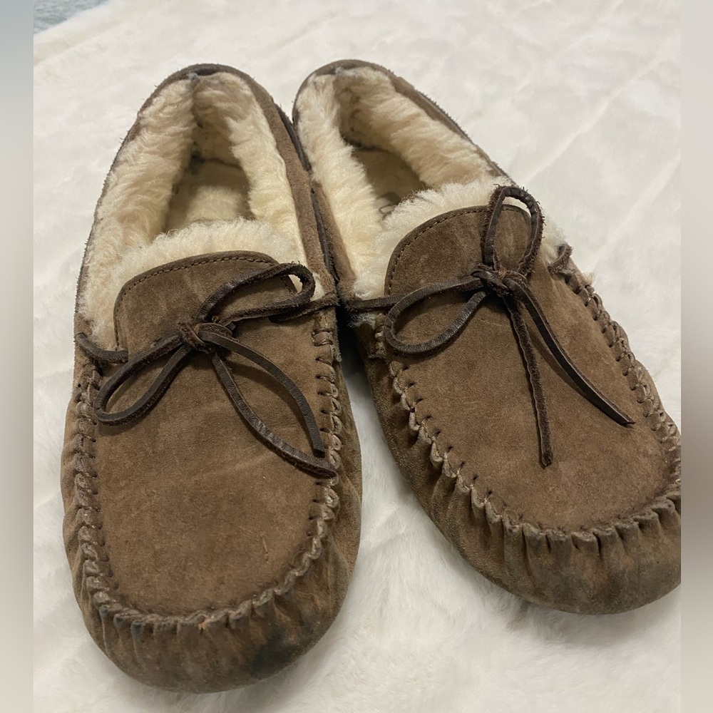 UGG Women’s Dakota Slipper